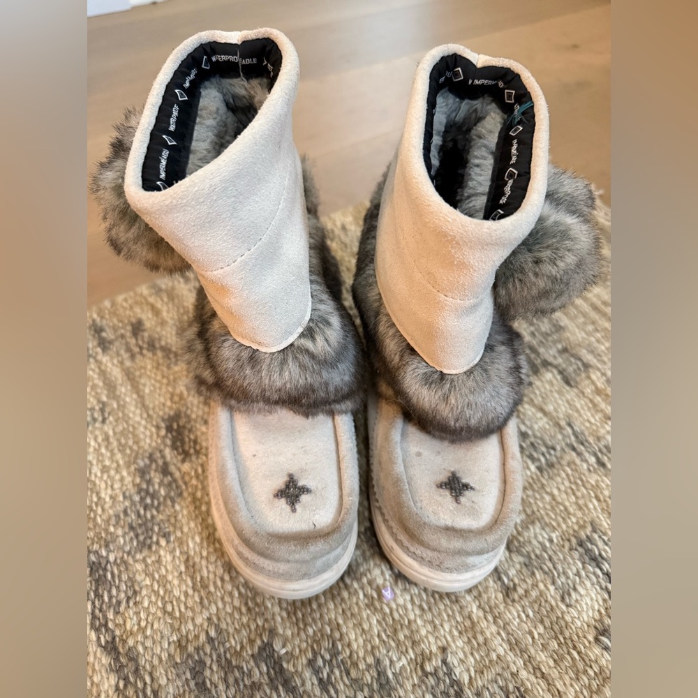 Manitobah Mukluks Fur Trim Waterproof Kids boots size 2